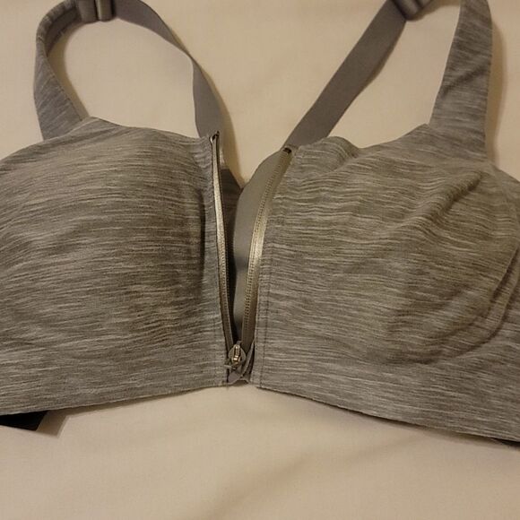 - Torrid and Victoria secret bras bundle size 36C/36D - Picture 8 of 12
